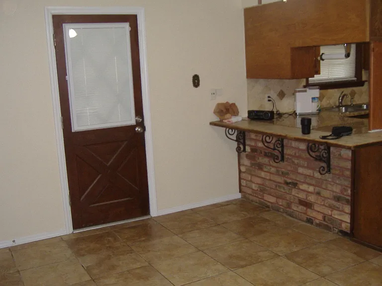 1228 Roundhill Dr — Photo 13