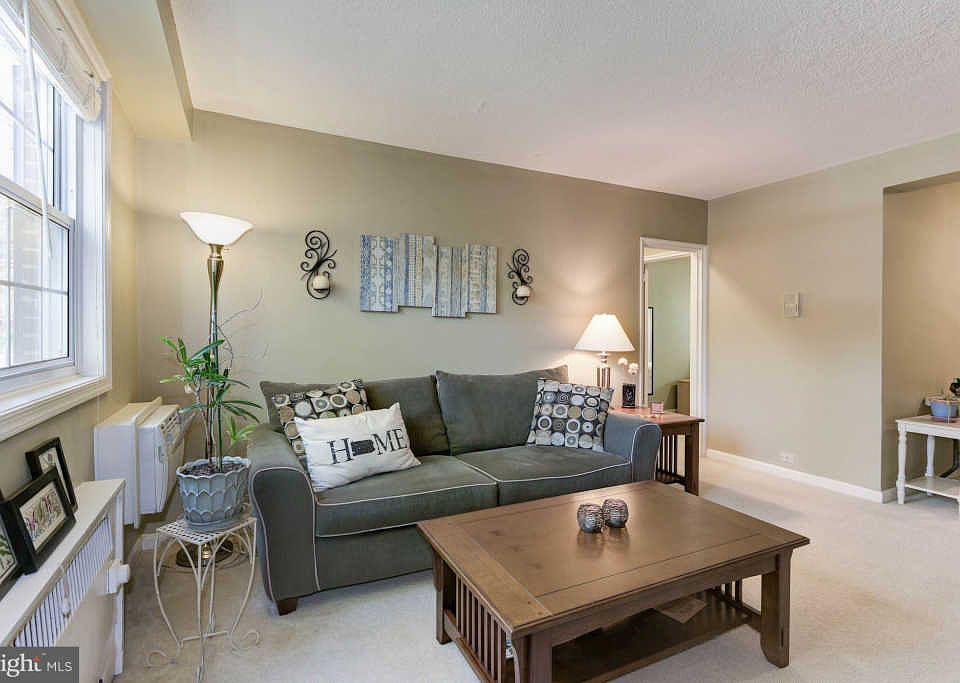 1st image of 209 N Trenton St APT 1