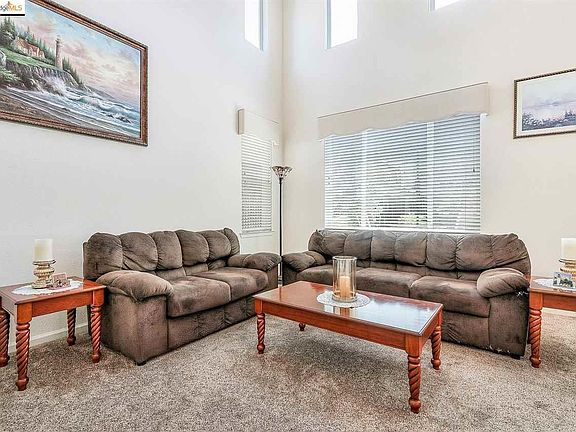 4th image of 920 Mericrest St