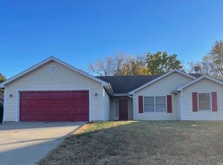 718 N Michigan Cir, Lawrence, KS 66044
