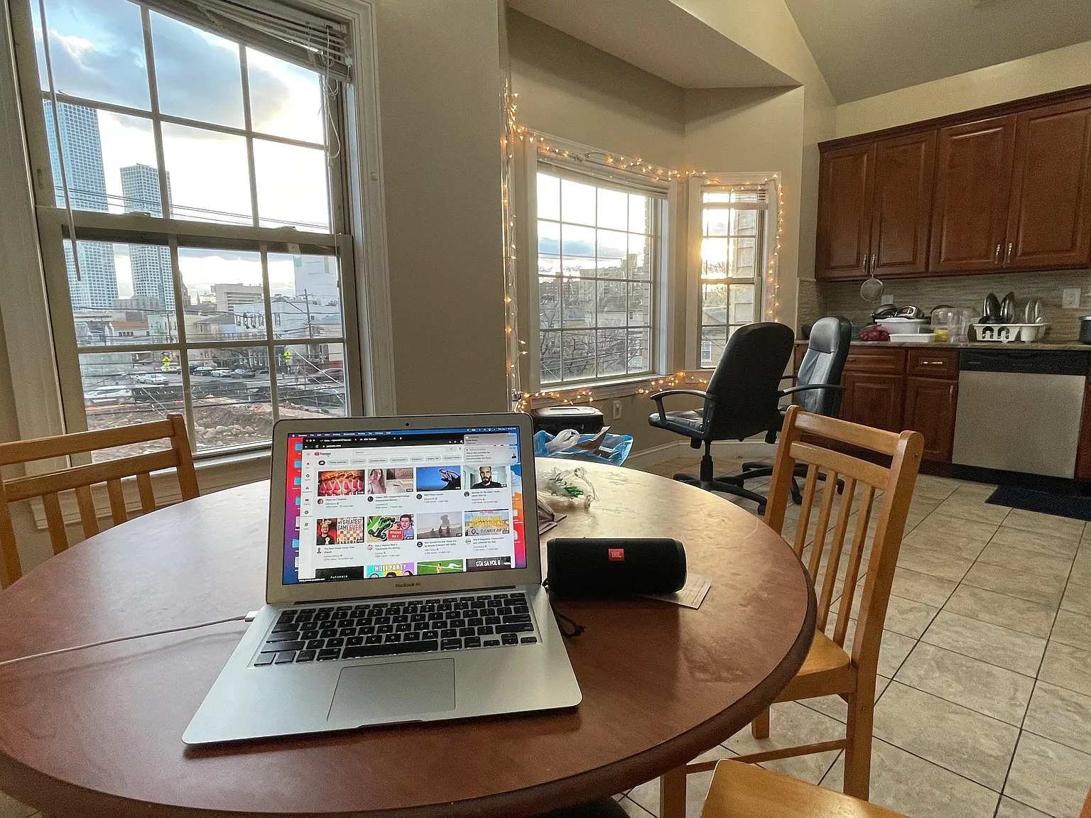 4 bed, 1400 sqft, $4,099 — Photo 3