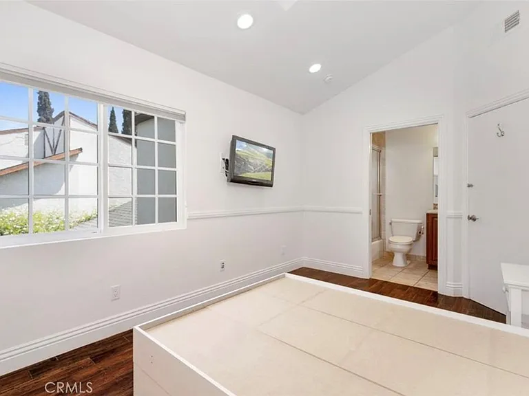 5954 Wilkinson Ave — Photo 33