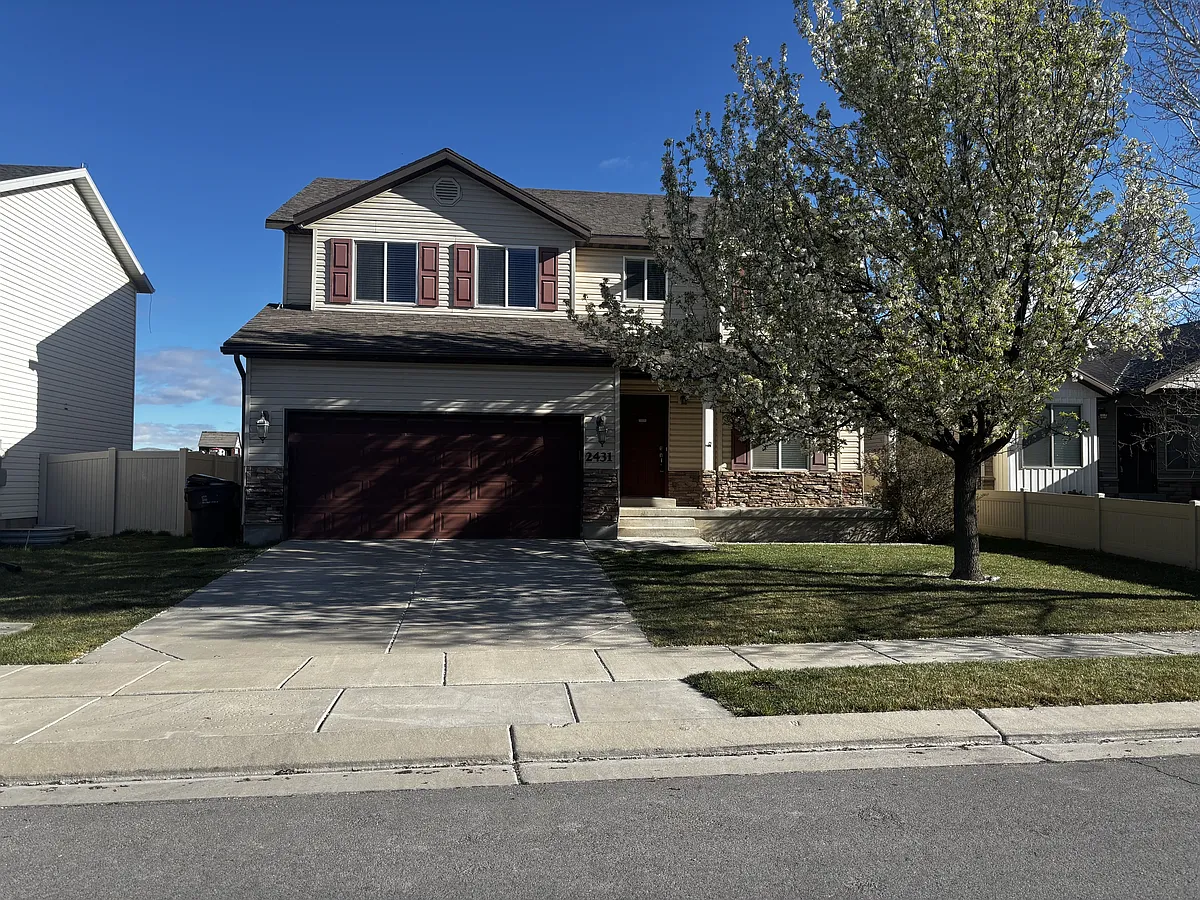 Building Photo - 2431 E Ox Yoke Dr