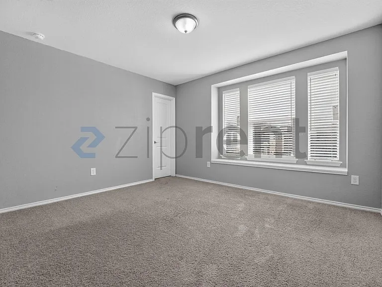 536 Ayinger Ln — Photo 15