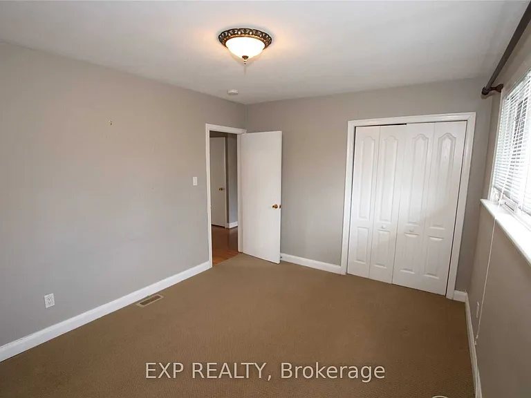 805 Glengrove St — Photo 17