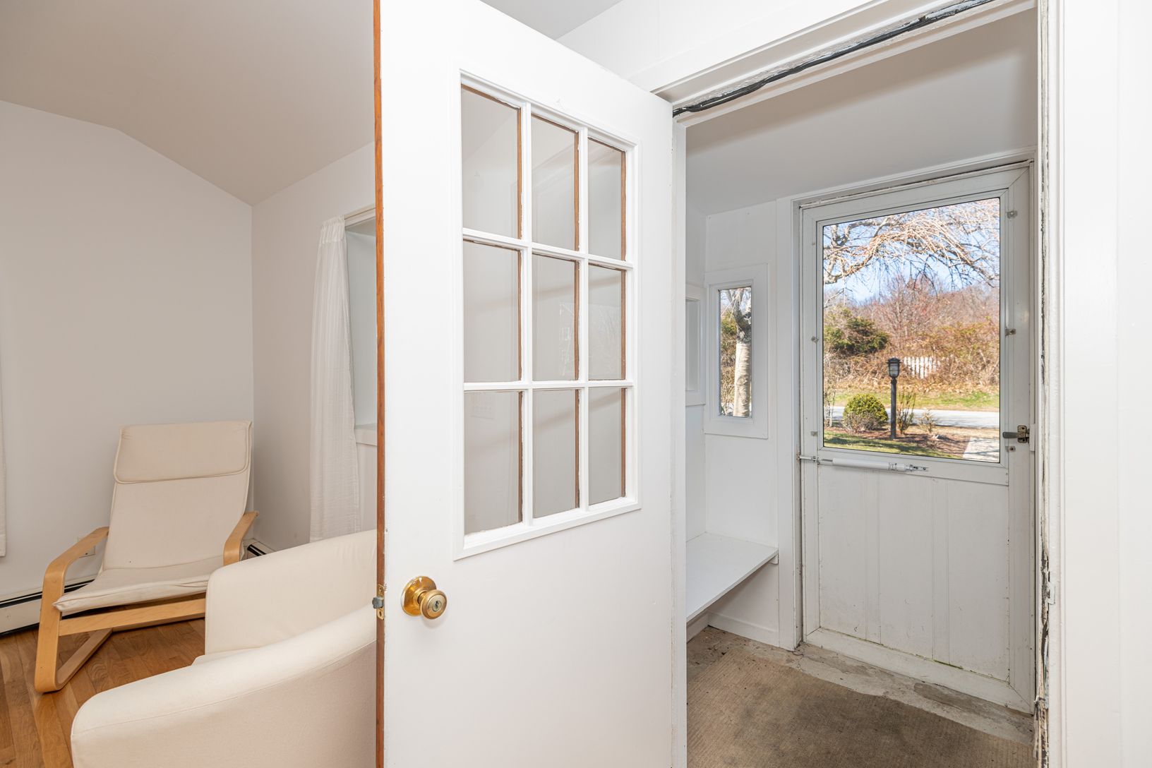 Separate entrance to apartment