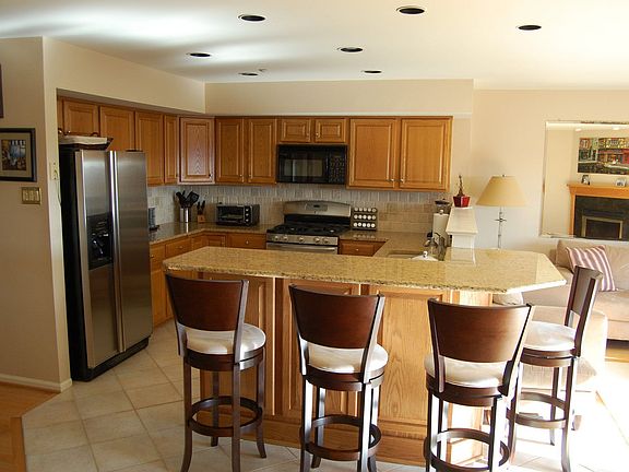 Updated Kitchen w/ Granite