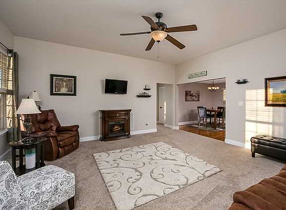 3rd image of 285 Farmway Dr