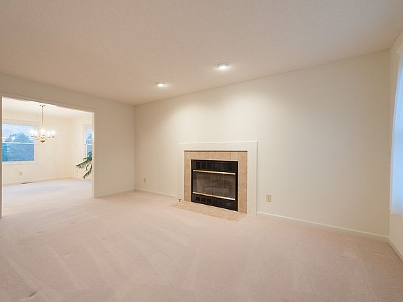 3rd image of 822 S Whitley Dr