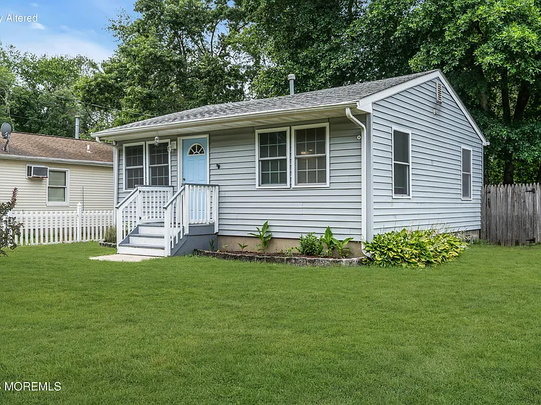 65 Lighthouse Dr — Photo 1