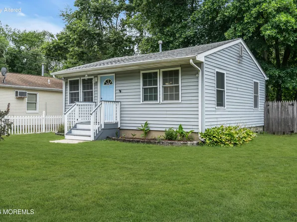 65 Lighthouse Dr, Waretown, NJ 08758