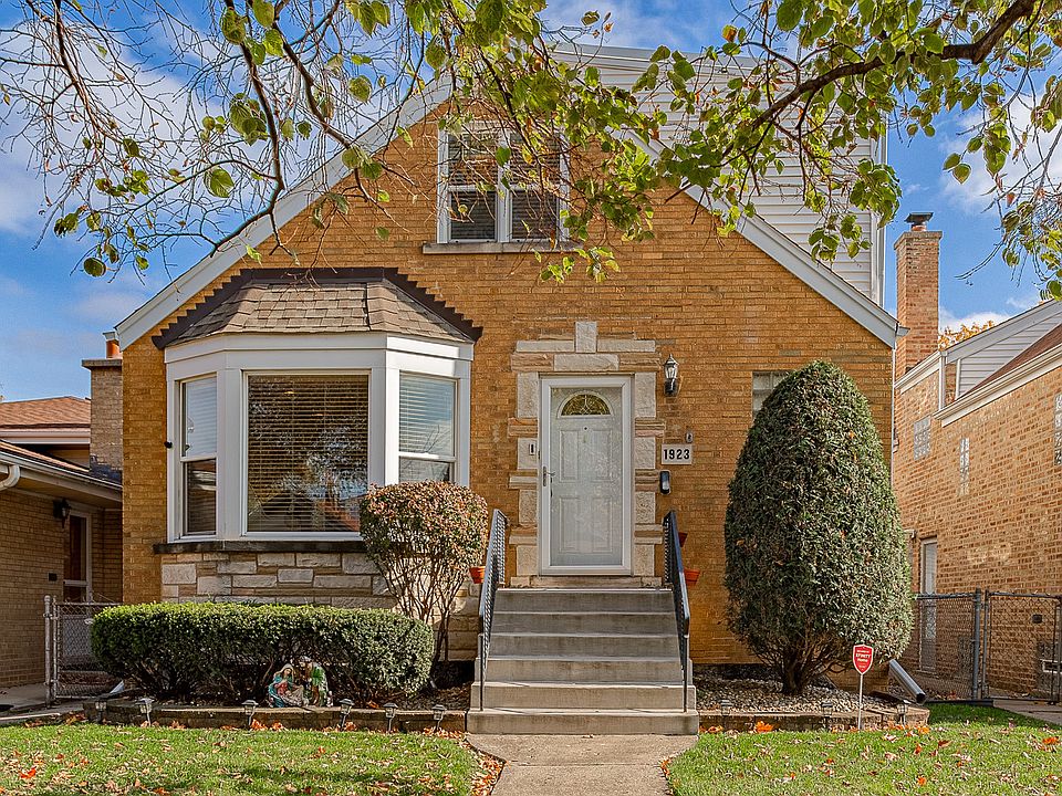 1st image of 1923 N 74th Ct