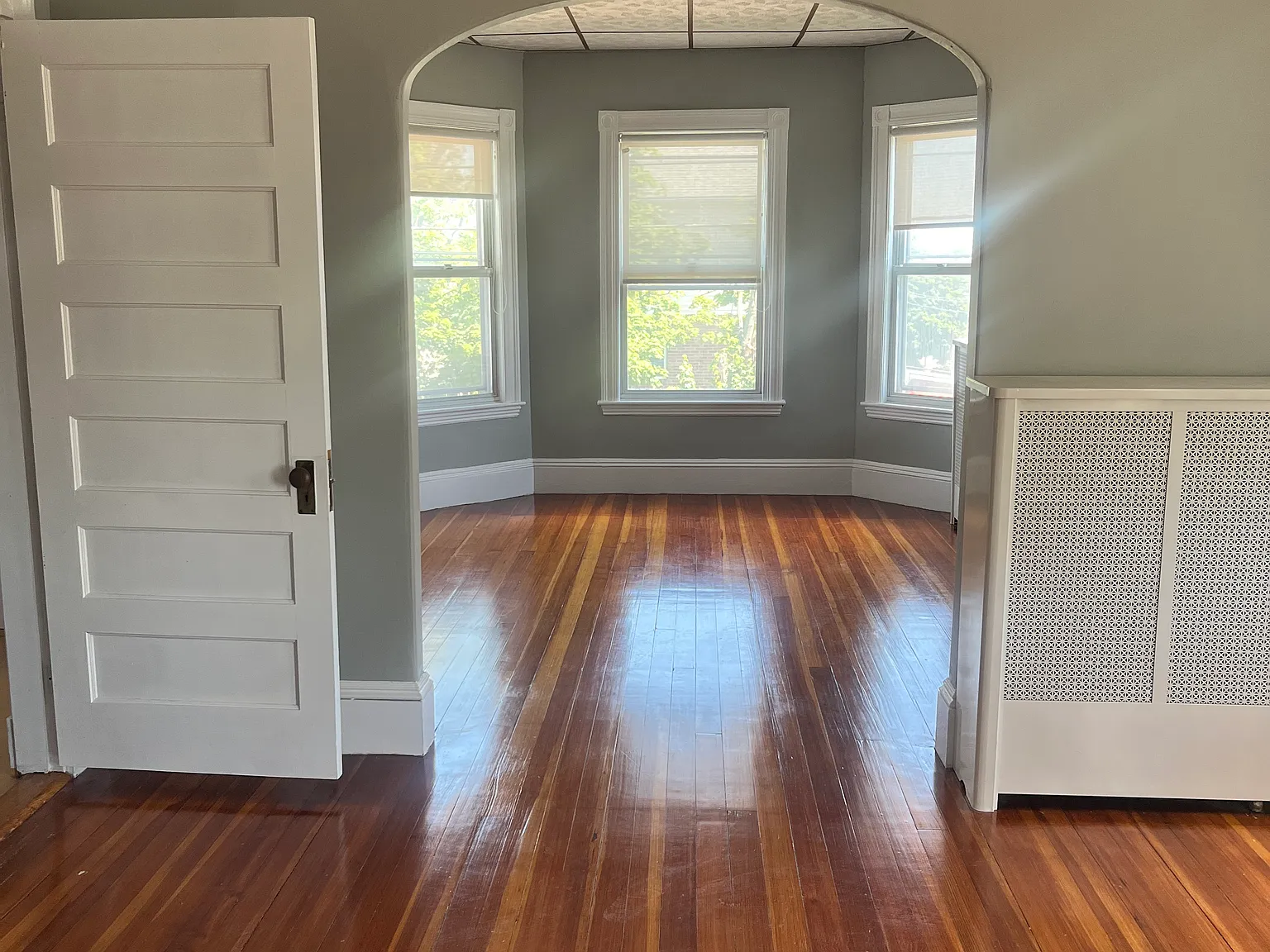 3 bed, 1305 sqft, $2,900 — Photo 1