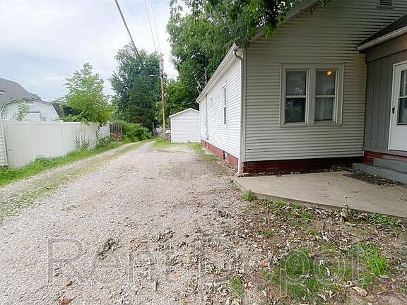 4th image of 1558 S Harlan Ave