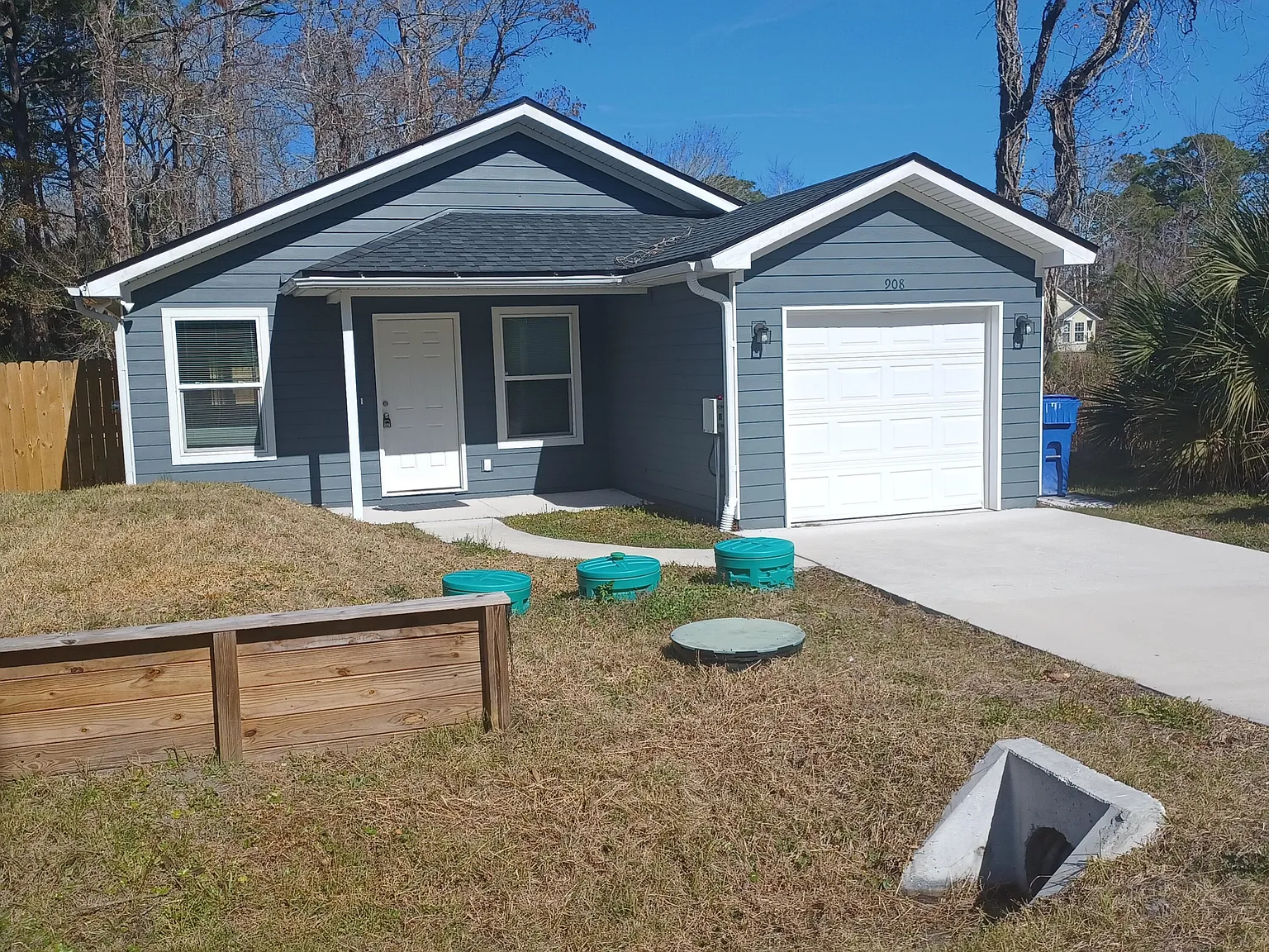 3 bed, 2.0 bath, 1197 sqft, $1,825 — Photo 1