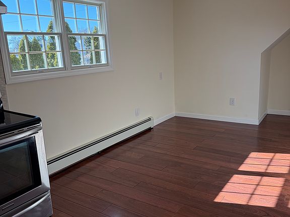 2nd image of 91 15th Ave Floor 2
