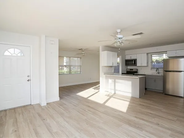 521 96th Ave N Unit B, Naples, FL 34108