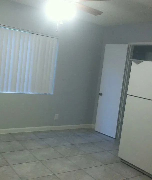 327 S Alexandria Ave