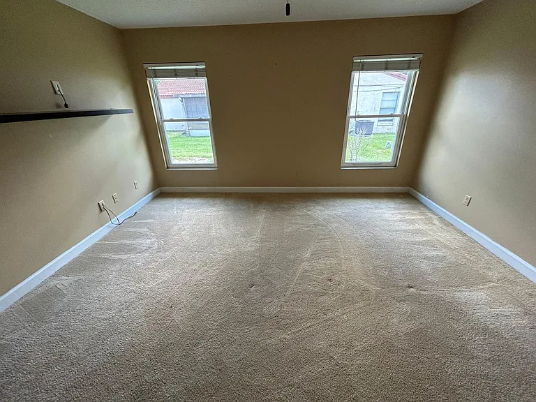 10816 Waterford Ct — Photo 15