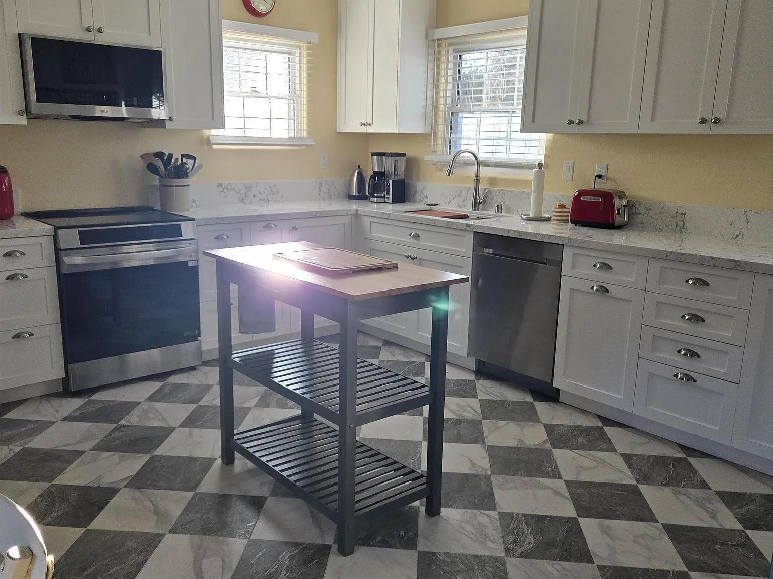 3 bed, 2.0 bath, 1778 sqft, $6,500 — Photo 4