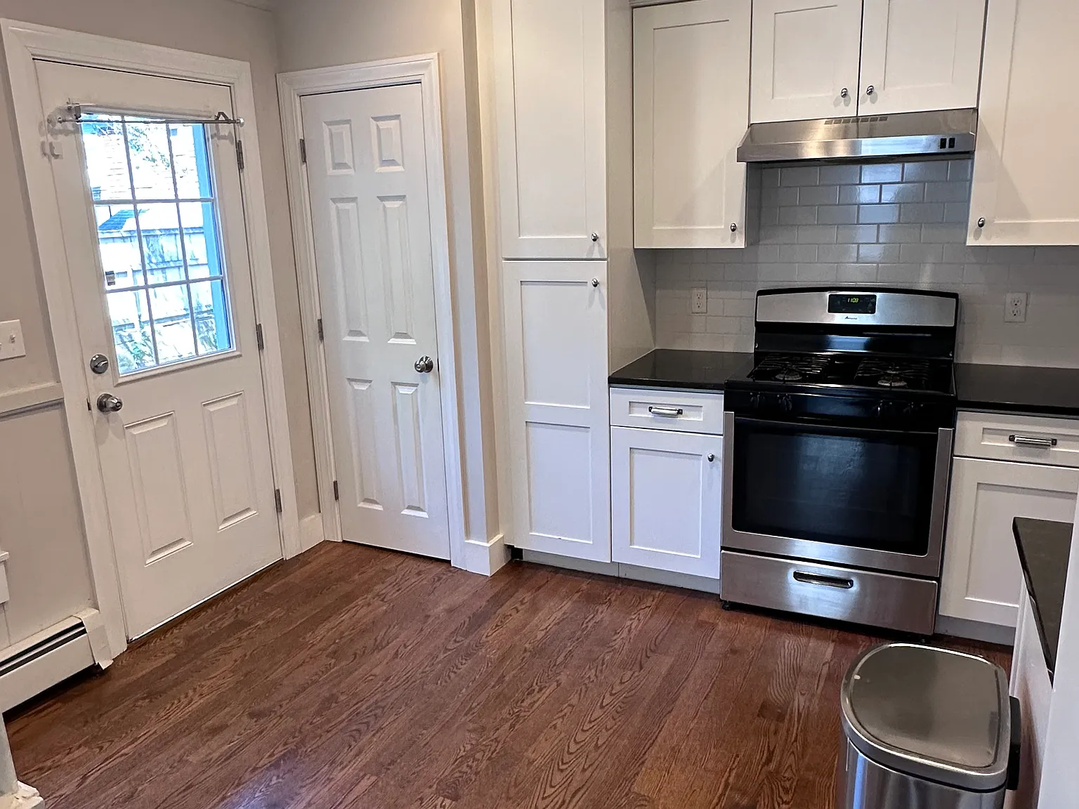 2 bed, 900 sqft, $2,000 — Photo 2