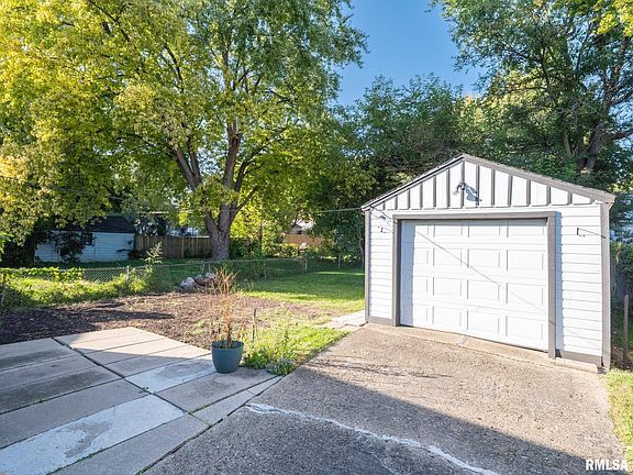 5th image of 1111 E Gift Ave