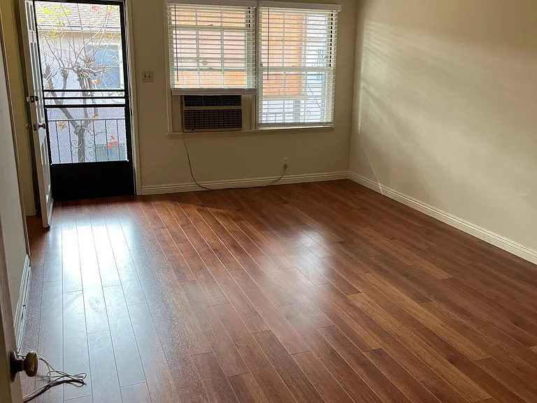 923 N Glendale Ave #10 — Photo 4