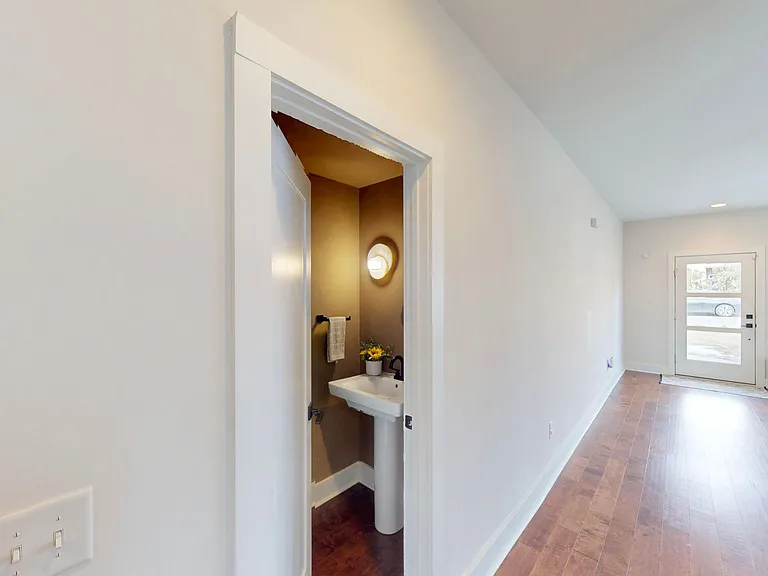 1220 Lomax Ave — Photo 6