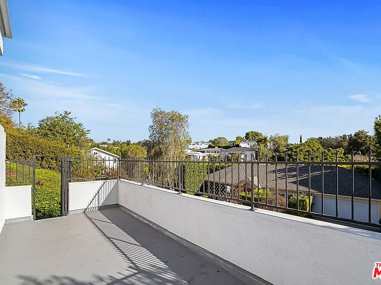 486 Denslow Ave — Photo 25