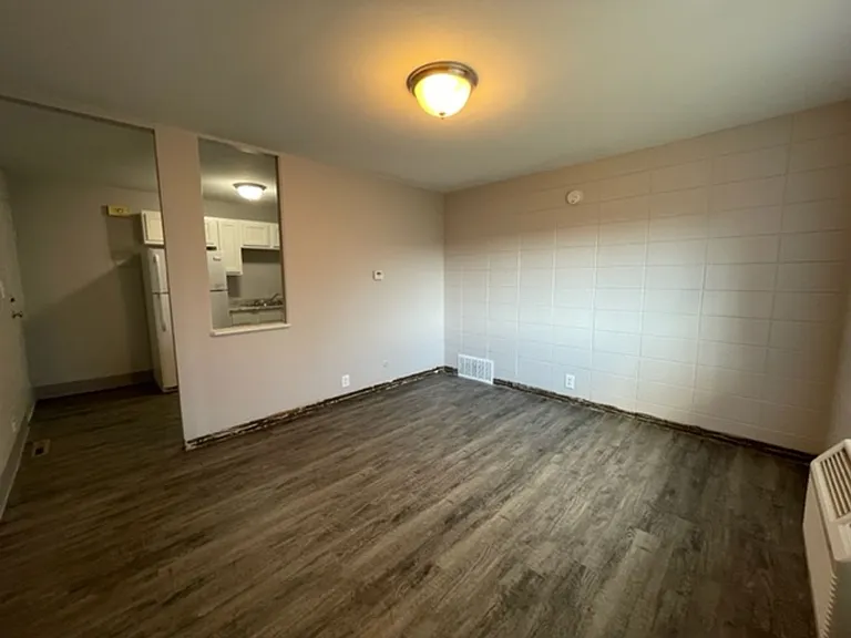 Apartment off 28th and Clyde Park Available — Photo 40