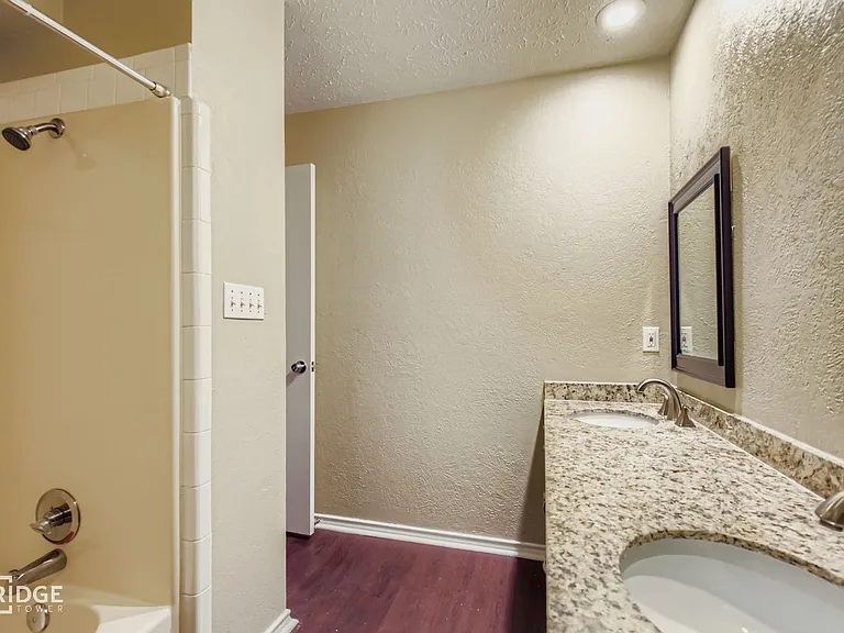 3323 Augusta Blvd — Photo 22