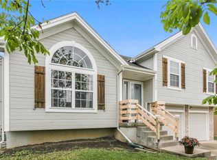 1111 Creekside Ct, Raymore, MO 64083