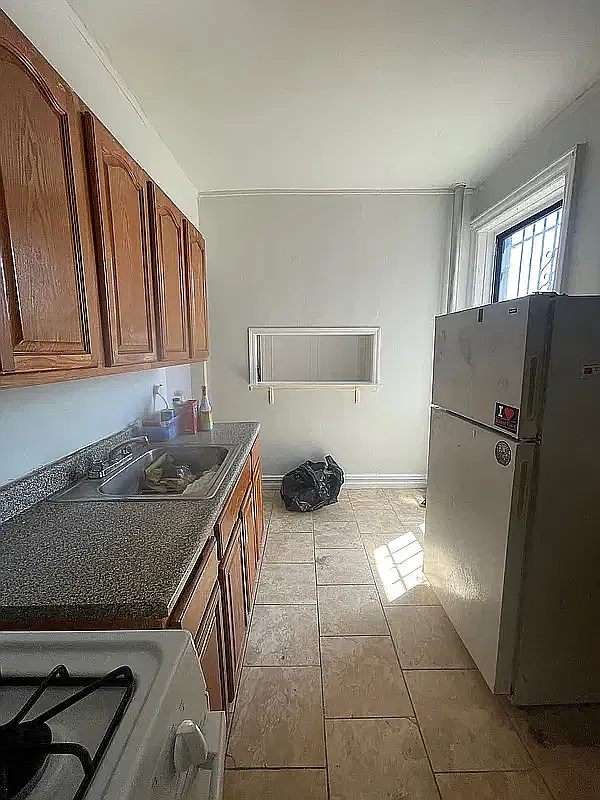 1599 West 10th Street — Photo 4