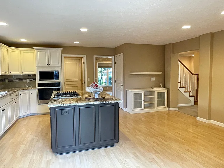 2835 Eastlake Dr SE — Photo 5