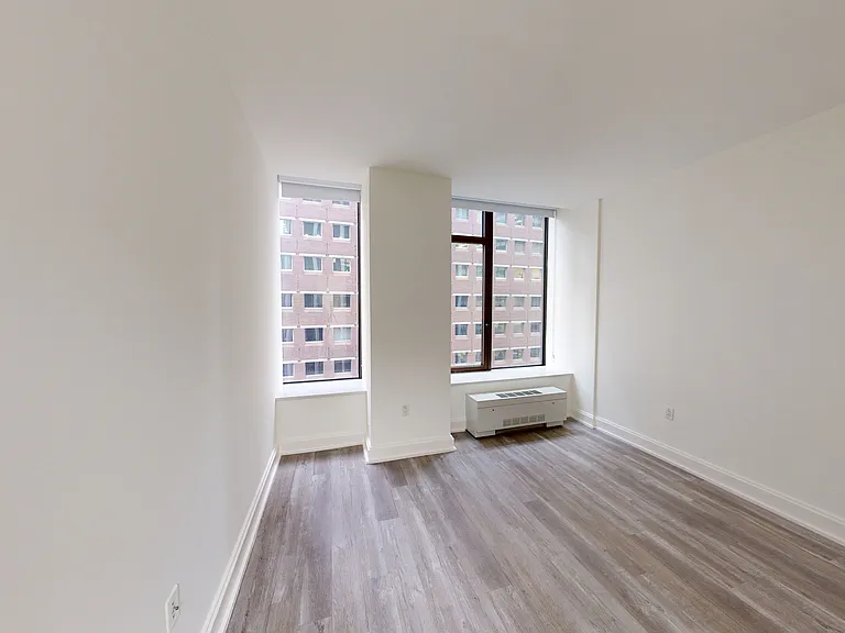10 Hanover Square — Photo 139