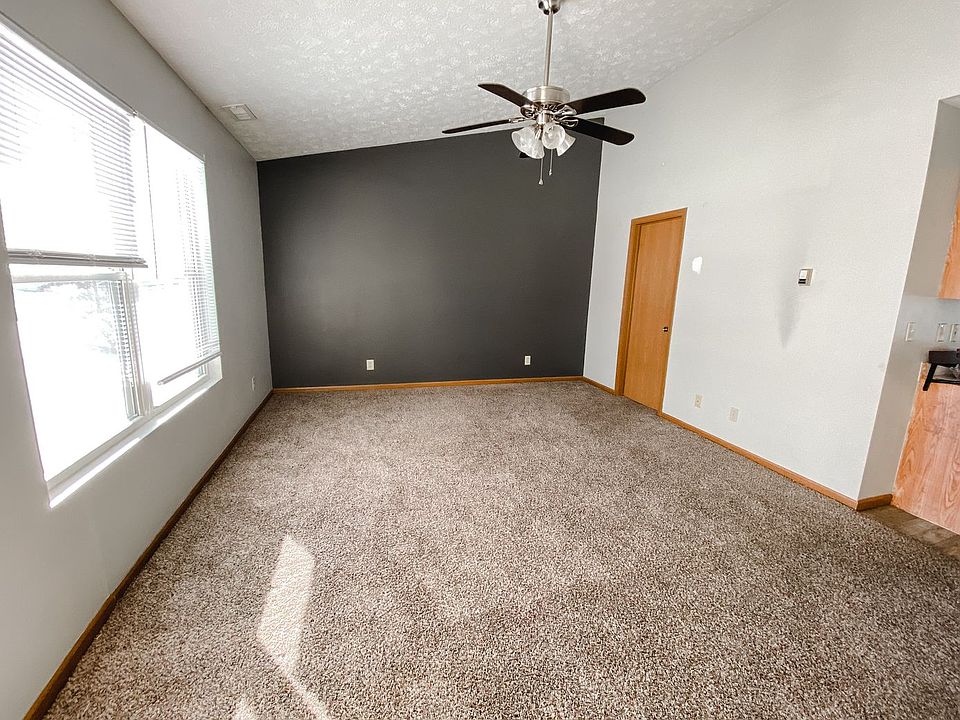 1st image of 3604 Thornhill Cir E