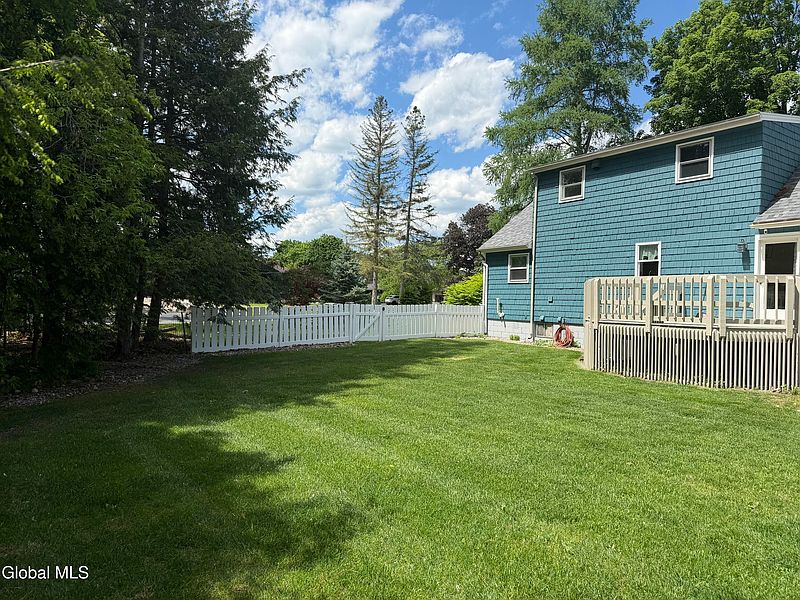 3rd image of 4 Lynnfield Drive