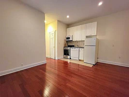 2nd image of 137 E 29th St #1Z