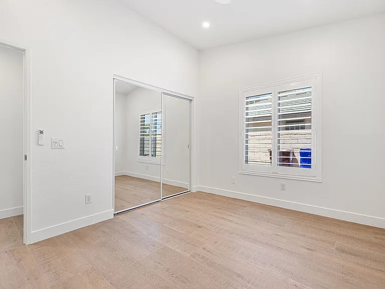 76 Sutton Pl S — Photo 31