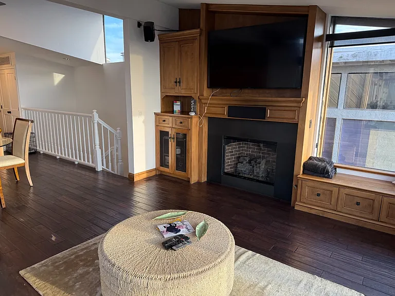 883 Acapulco St — Photo 9