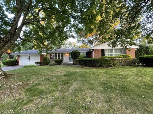 5166 Echovalley St NW, Canton, OH 44720