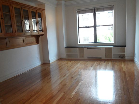 2nd image of 116 W 72nd St APT 4A
