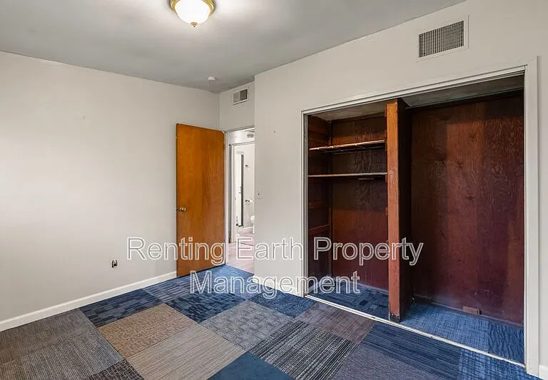 6452 Evergreen Blvd — Photo 17