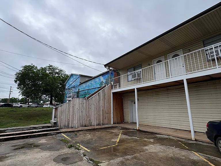 162 E Race St #31 — Photo 1