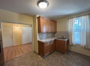 2038 SE Madison St APT 3, Portland, OR 97214