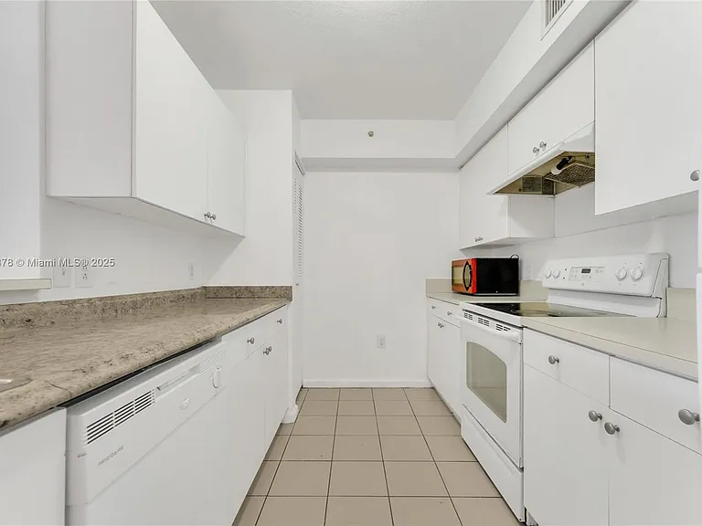 15400 SW 284th St #1312 — Photo 7