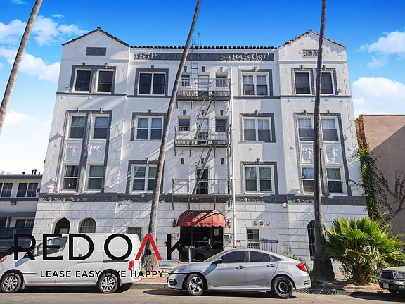 3rd image of 520 1/2 S Mariposa Ave #204