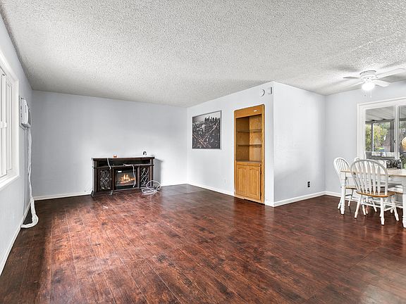 2nd image of 45026 Harlas Ave