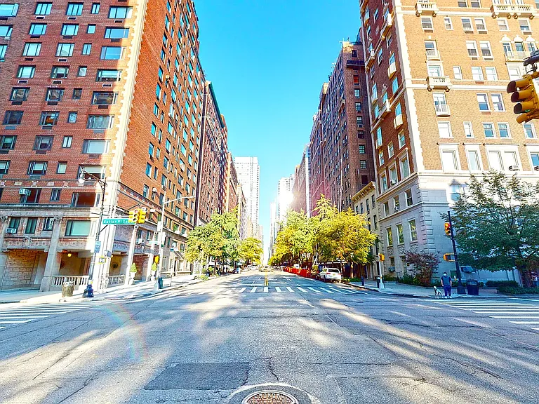 161 E 55th St #2C — Photo 6