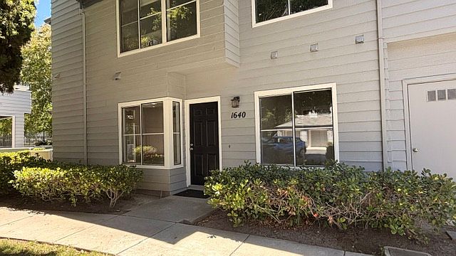 1st image of 1640 Parkview Green Cir #1640